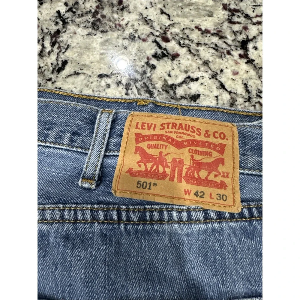 Levi's 501 Button Fly Jeans‎ Men's Size 42x30 Medium Wash Destressed